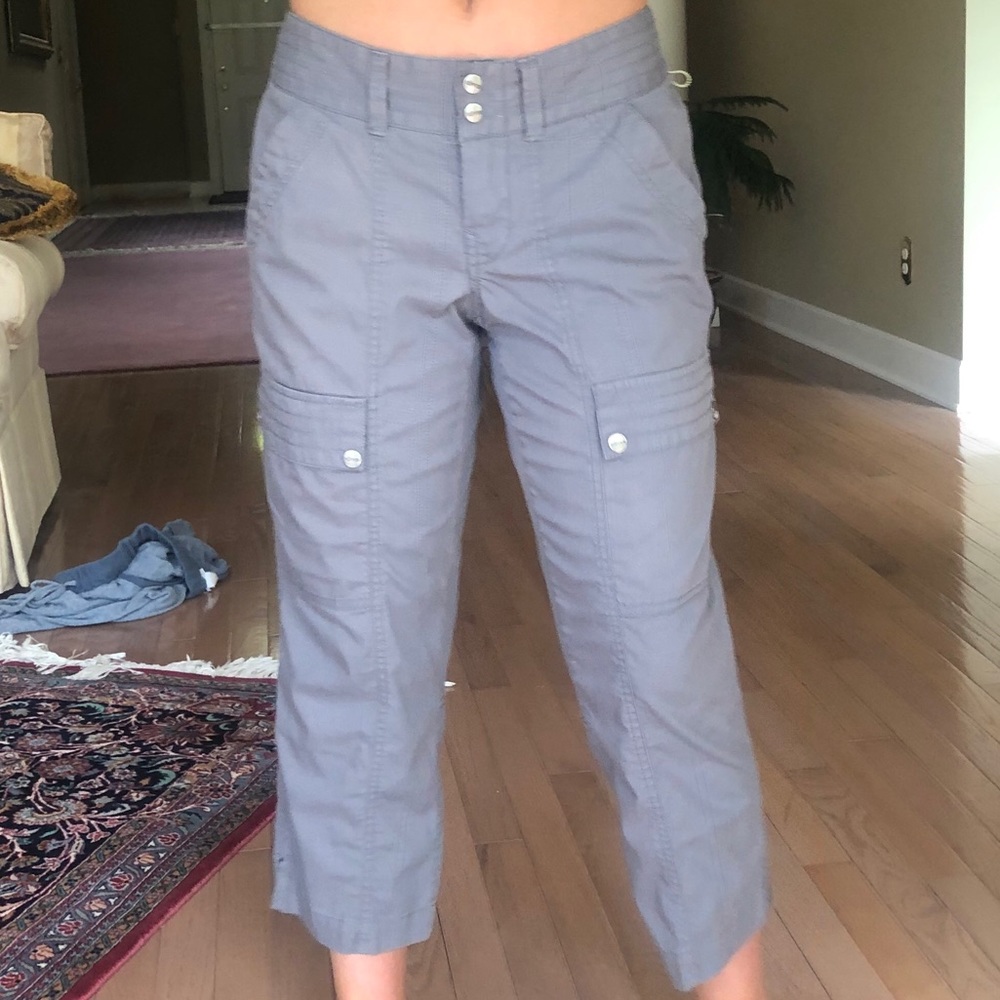 Cropped gray capris!!